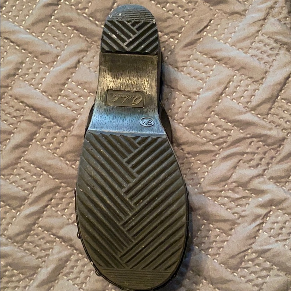 Shoes - Picture 2 of 3